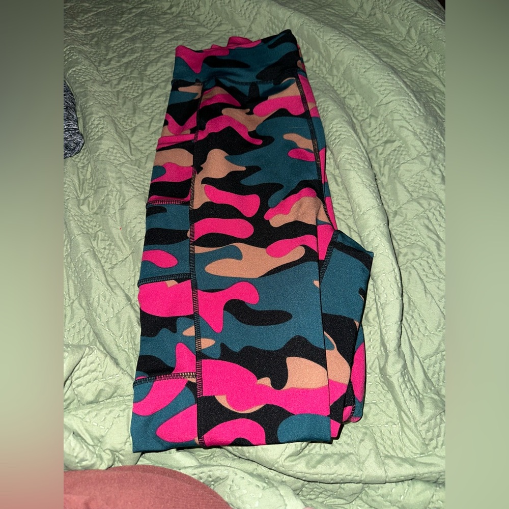 Pop Fit Camo Leggings